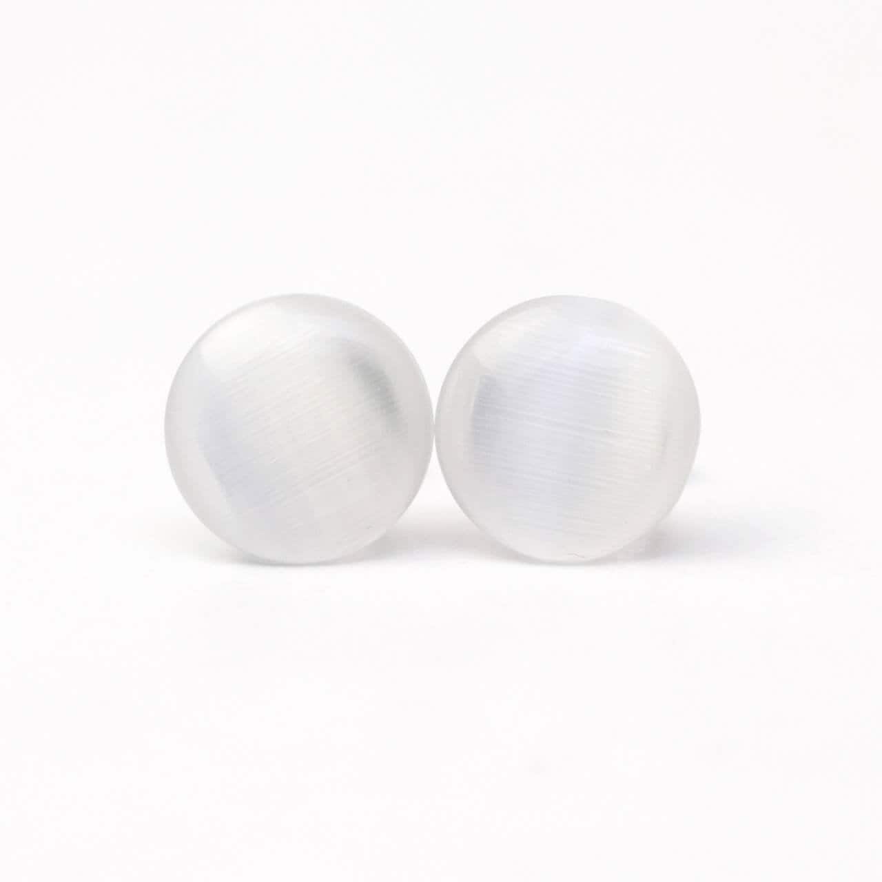 Edelstahl Cateye Ohrstecker in Weiß - Geschenkidee Just Trisha Edelstahl Cateye Ohrstecker in Weiß - Geschenkidee Just Trisha von JustTrisha