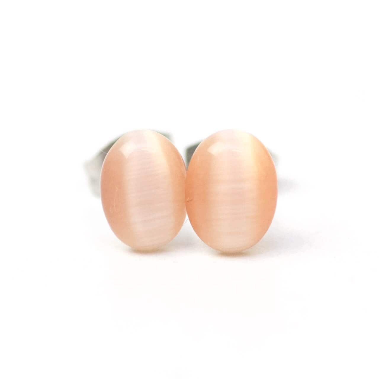 Mini Edelstahl Cateye Ohrstecker Oval in Apricot Hell - Geschenkidee Just Trisha Mini Edelstahl Cateye Ohrstecker Oval in Apricot Hell - Geschenkidee Just Trisha von JustTrisha