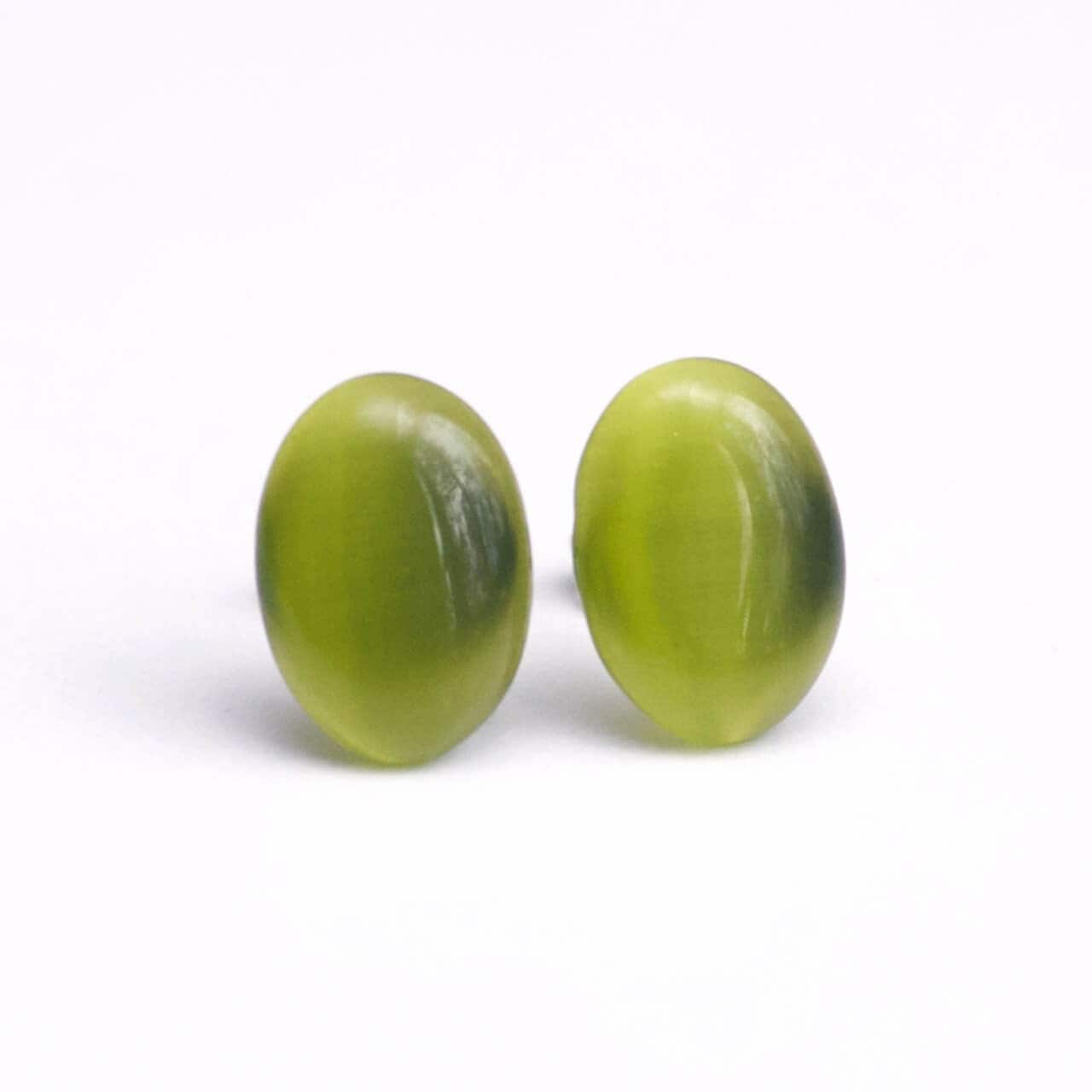 Ovale Edelstahl Cateye Ohrstecker in Olivegrün - Geschenkidee Just Trisha Ovale Edelstahl Cateye Ohrstecker in Olivegrün - Geschenkidee Just Trisha von JustTrisha