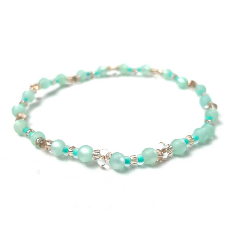 Zartes Perlenarmband Mit Mint Grünen Und Goldenen Perlen - Gummiband Handmade Geschenkidee Just Trisha Zartes Perlenarmband Mit Mint Grünen Und Goldenen Perlen - Gummiband Handmade Geschenkidee Just Trisha von JustTrisha