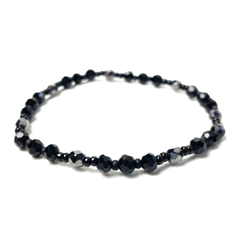 Zartes Perlenarmband Mit Schwarzen Perlen - Gummiband Handmade Geschenkidee Just Trisha Zartes Perlenarmband Mit Schwarzen Perlen - Gummiband Handmade Geschenkidee Just Trisha von JustTrisha