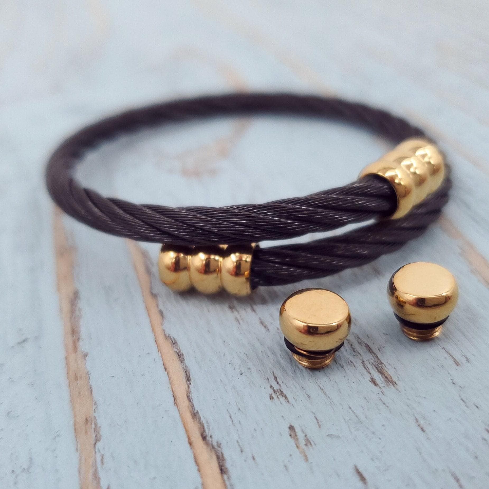 Armband-Urne Für Männer Gold Und Schwarz Edelstahl Feuerbestattung Schmuck Mit Benutzerdefinierter Gravur - Haustier-Denkmal von JustVial