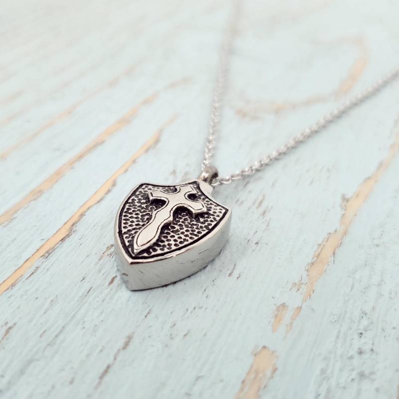 Cross Shield Urnen-Halskette Edelstahlasche-Andenken, Gravur Verfügbar - Haustier-Denkmal von JustVial