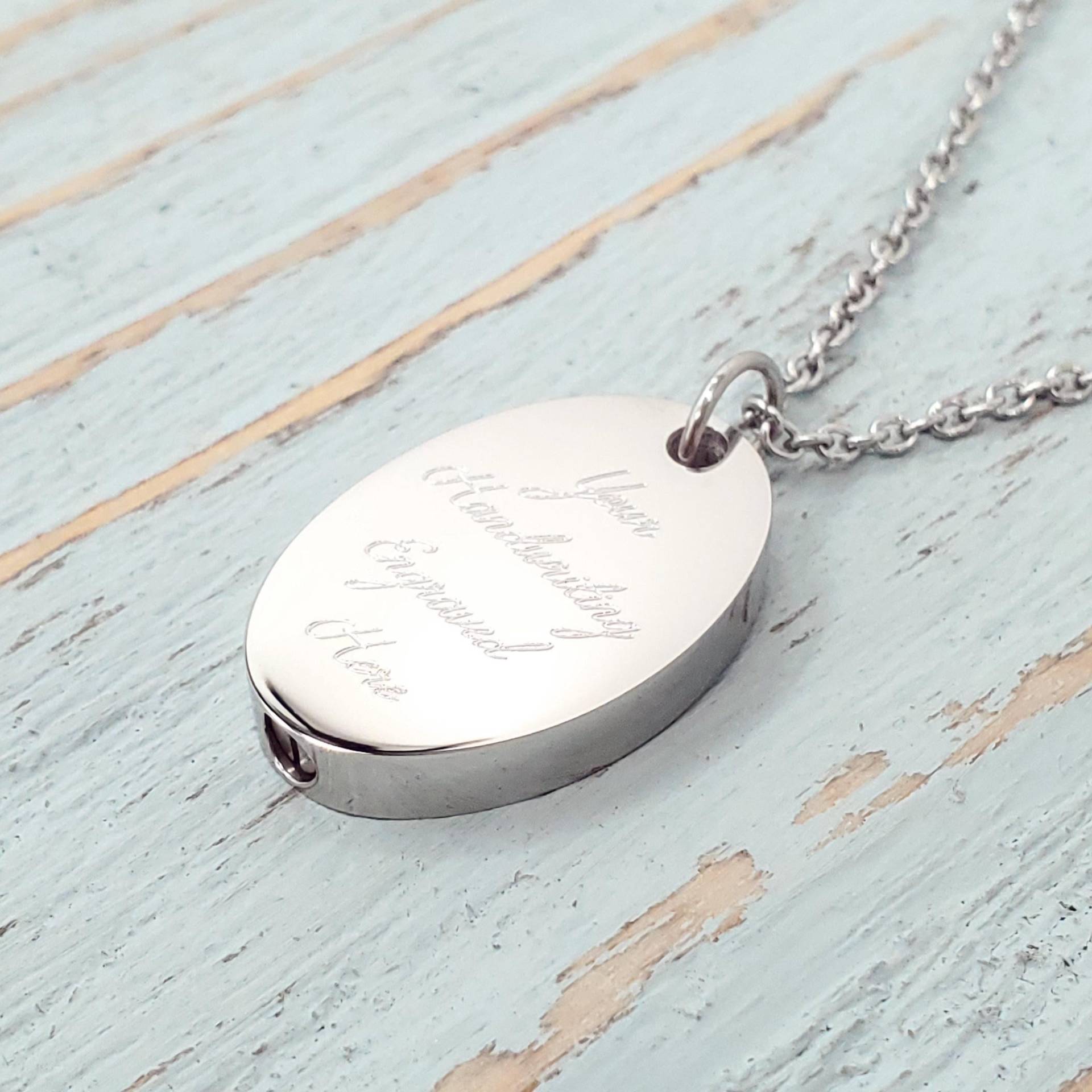 Edelstahl Urne Mit Gravur Handschrift - Oval Asche Anhänger Haustier-Denkmal von JustVial