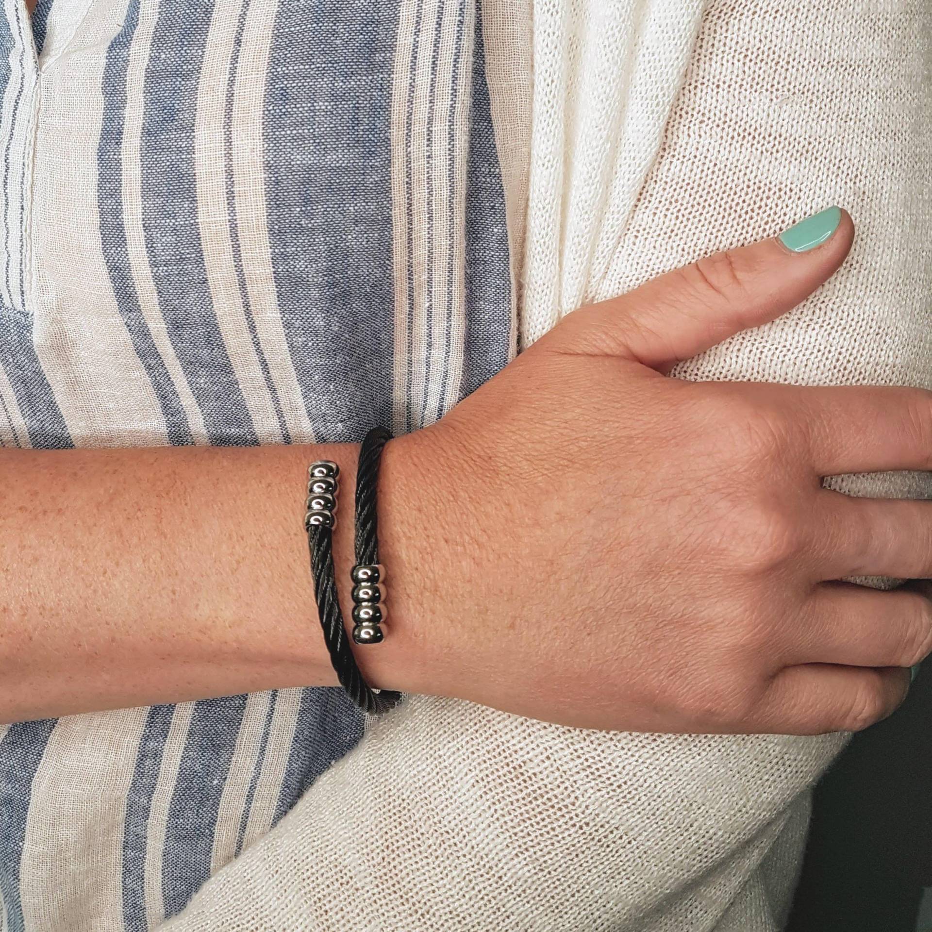 Geflochtenes Schwarzes Stahl-Urne-Armband - Personalisierter Schmuck Für Die Feuerbestattung von JustVial