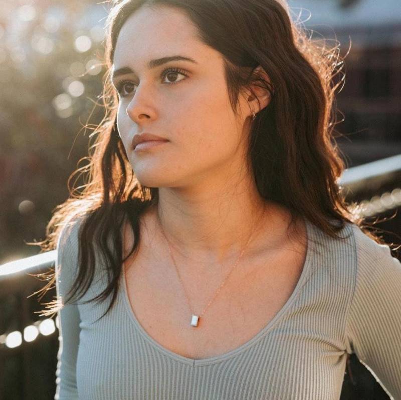 Gold Urne Halskette Personalisierter Mini Würfel, Erinnerungs-Andenken Mit Personalisierter Traditioneller Diamantspitzen-Gravur - Haustier-Denkmal von JustVial