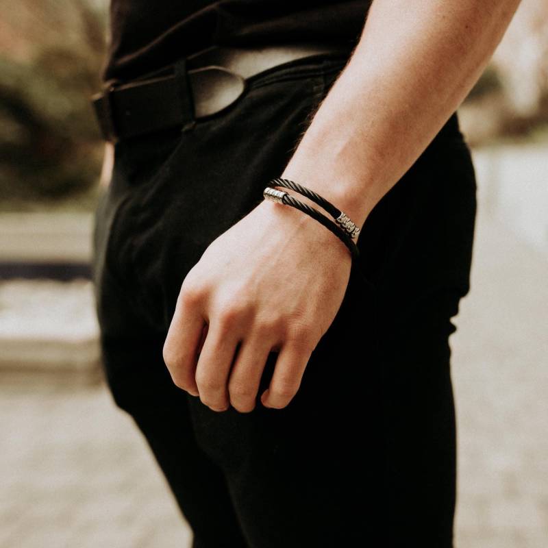 Herren Geflochtenes Stahl Urne Armband Schwarz & Silber Schmuck, Persönliche Gravur Haustier-Denkmal von JustVial