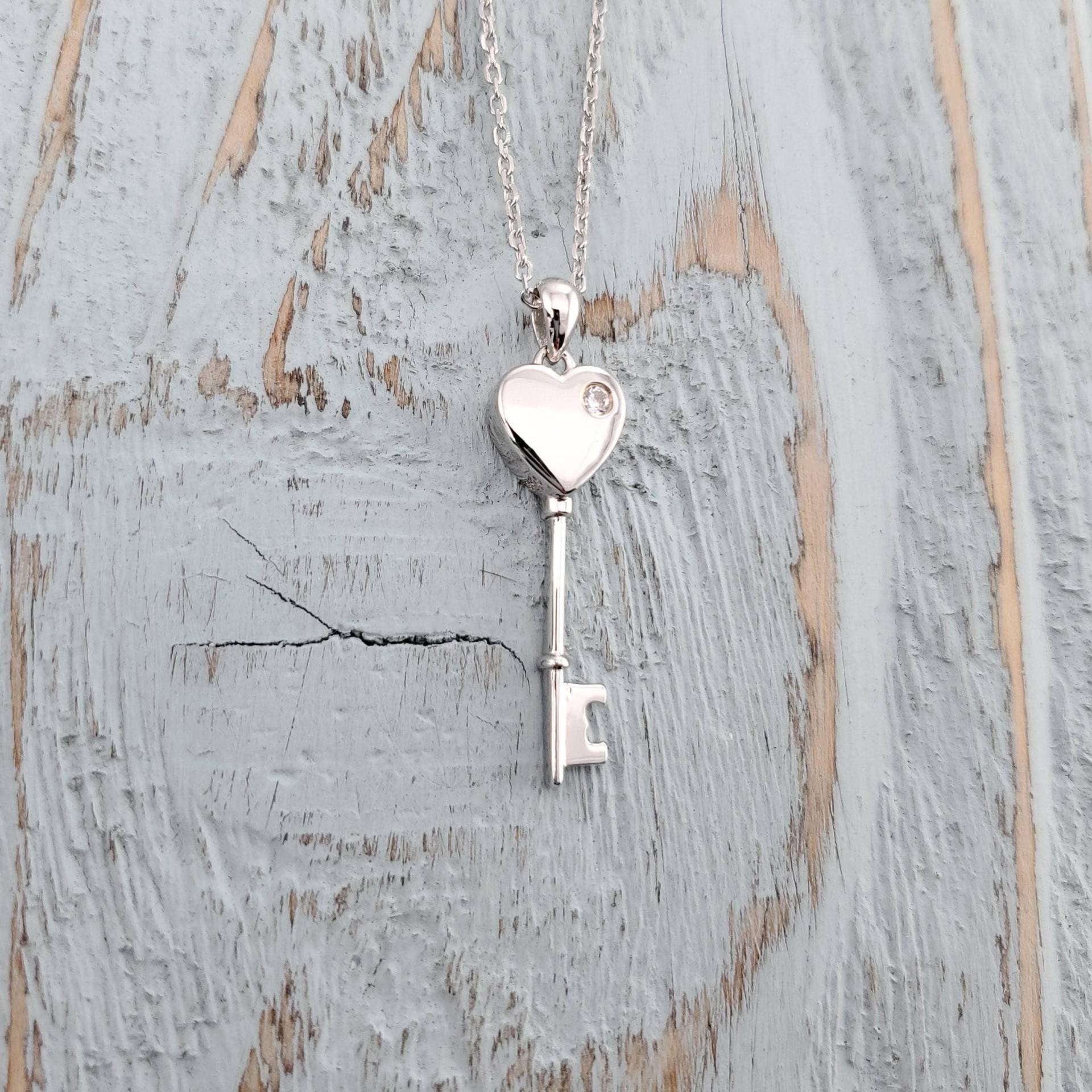 Kleine Herz-Schlüssel-Urne Mit Gravur Massiv Aus 925Er Sterlingsilber von JustVial