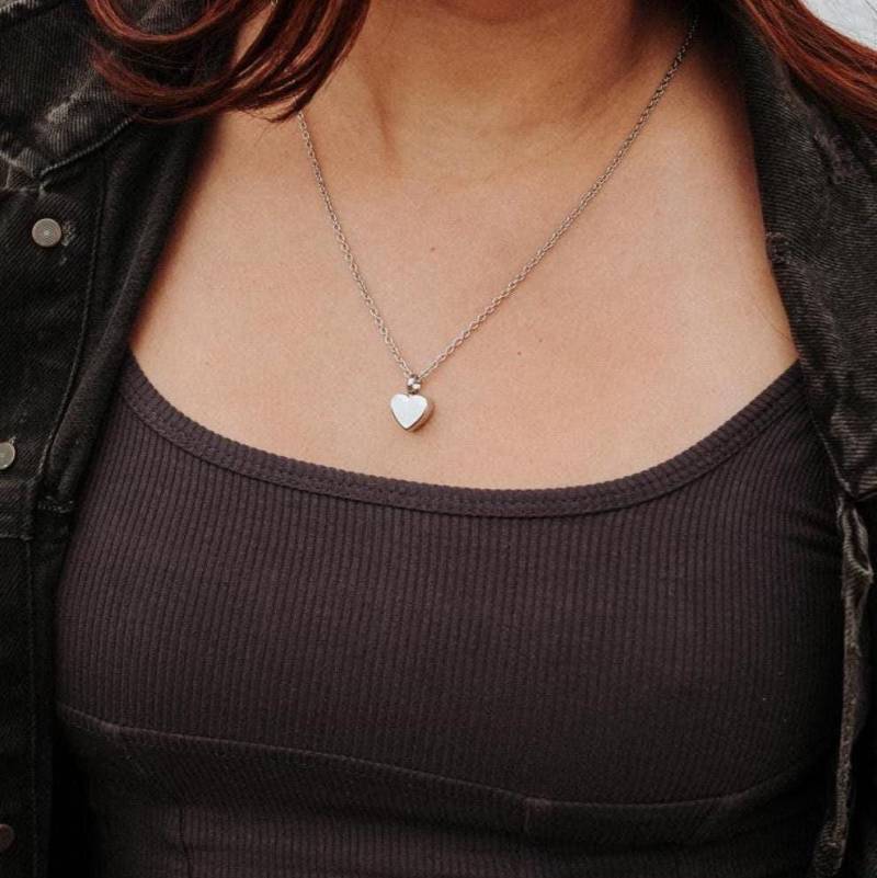 Kleines Herz Urne Halskette Edelstahl Asche Andenken - Personalisierte Gravur Haustier-Denkmal von JustVial