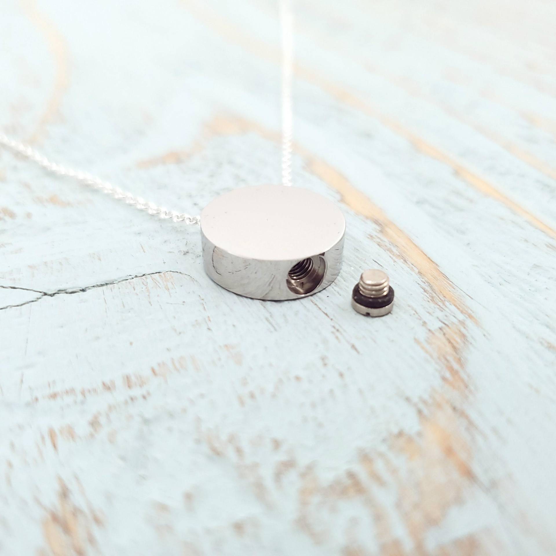 Kreis Urne Halskette Edelstahl - Individuelle Gravur Fingerabdruck, Handschrift, Hund Katze Nase Oder Pfotenabdruck Haustier-Denkmal von JustVial