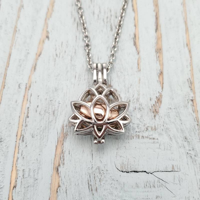 Lotus Blume Urne Mit Ascheschmuck Edelstahl-Denkmalanhänger - Pet von JustVial