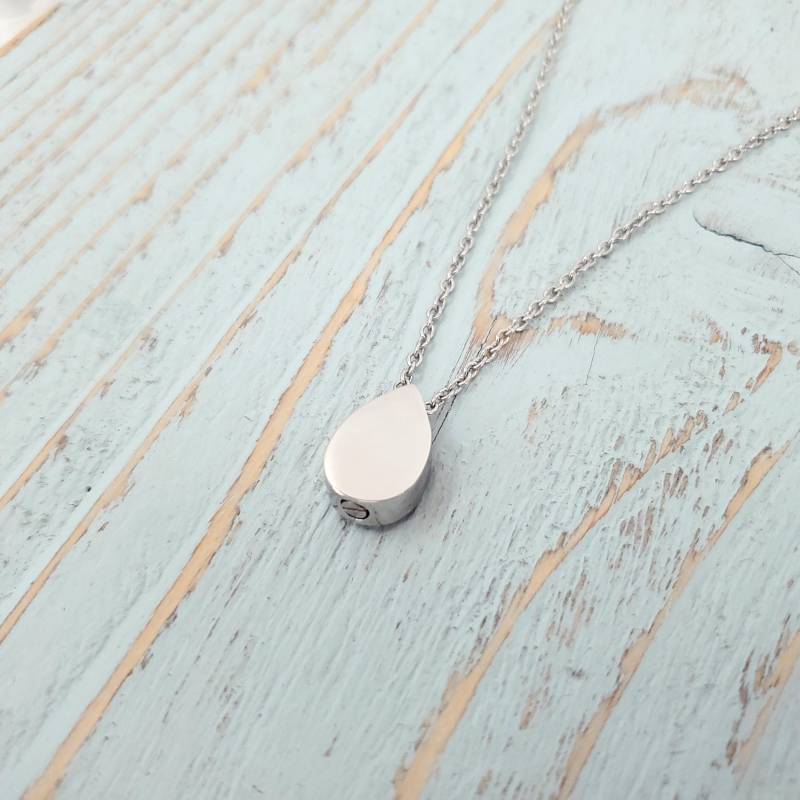 Teardrop Urnen-Halskette Edelstahl-Andenken Für Die Feuerbestattung, Handschrift-Gravur - Haustier-Denkmal von JustVial