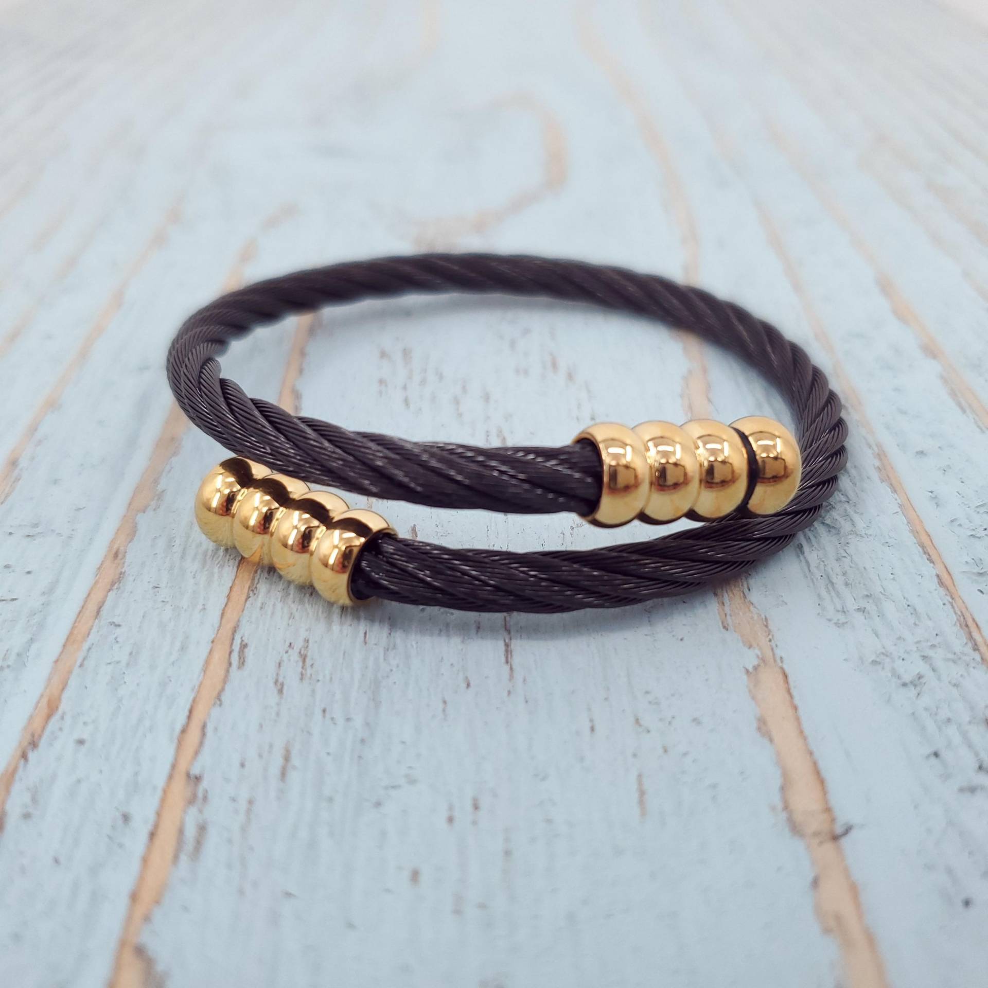 Urne Feuerbestattung Armband Für Herren Geflochtener Gold Und Schwarzer Edelstahl Mit Individueller Gravur - Haustier-Denkmal von JustVial