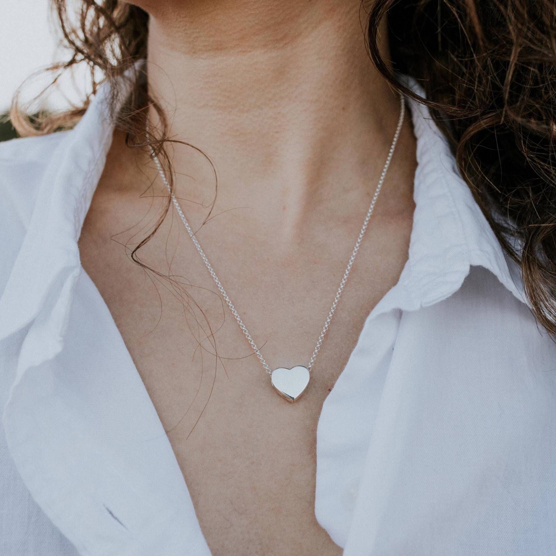 sterling Silber Kleine Herz Urne Halskette Einäscherung Asche Anhänger, Individuelle Gravur - Haustier-Denkmal von JustVial