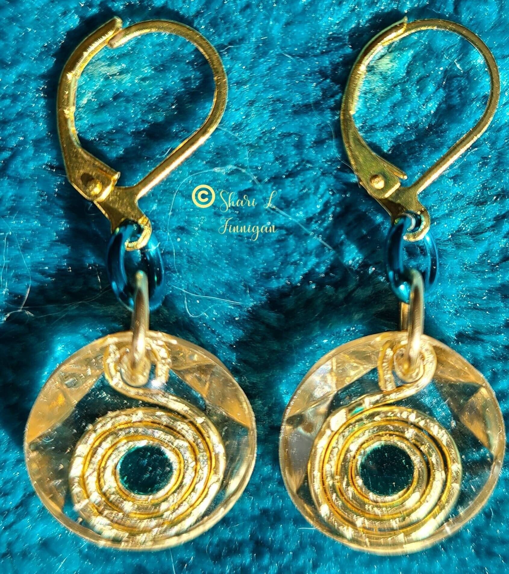 Leichte, Reflektierende Swarovski Türkis Ohrringe Leichte, Reflektierende Swarovski Türkis Ohrringe von Justfaceitjewelryco