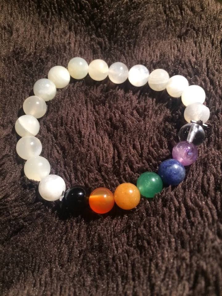 Handgemachte Chakra Armband Mit Mondstein Handgemachte Chakra Armband Mit Mondstein von JustineShantiVibes