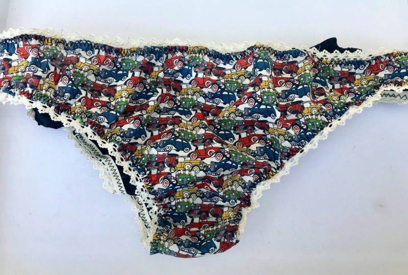 Handgemachte Liberty Print Baumwolle Schlüpfer Vintage Auto Muster Unterwäsche Handgemachte Liberty Print Baumwolle Schlüpfer Vintage Auto Muster Unterwäsche von Justinedalton