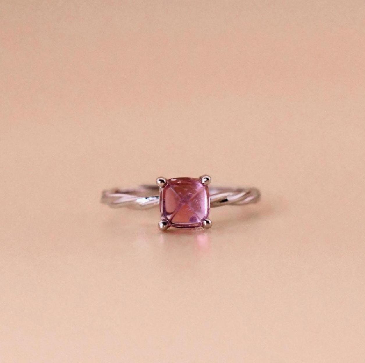 Amethyst-Ring Mit Zuckerhut-Schliff 925Er Silber 18K Weißgold-Beschichtung Verstellbar Februar-Geburtsstein-Geschenk Amethyst-Ring Mit Zuckerhut-Schliff 925Er Silber 18K Weißgold-Beschichtung Verstellbar Februar-Geburtsstein-Geschenk von JustringSJ
