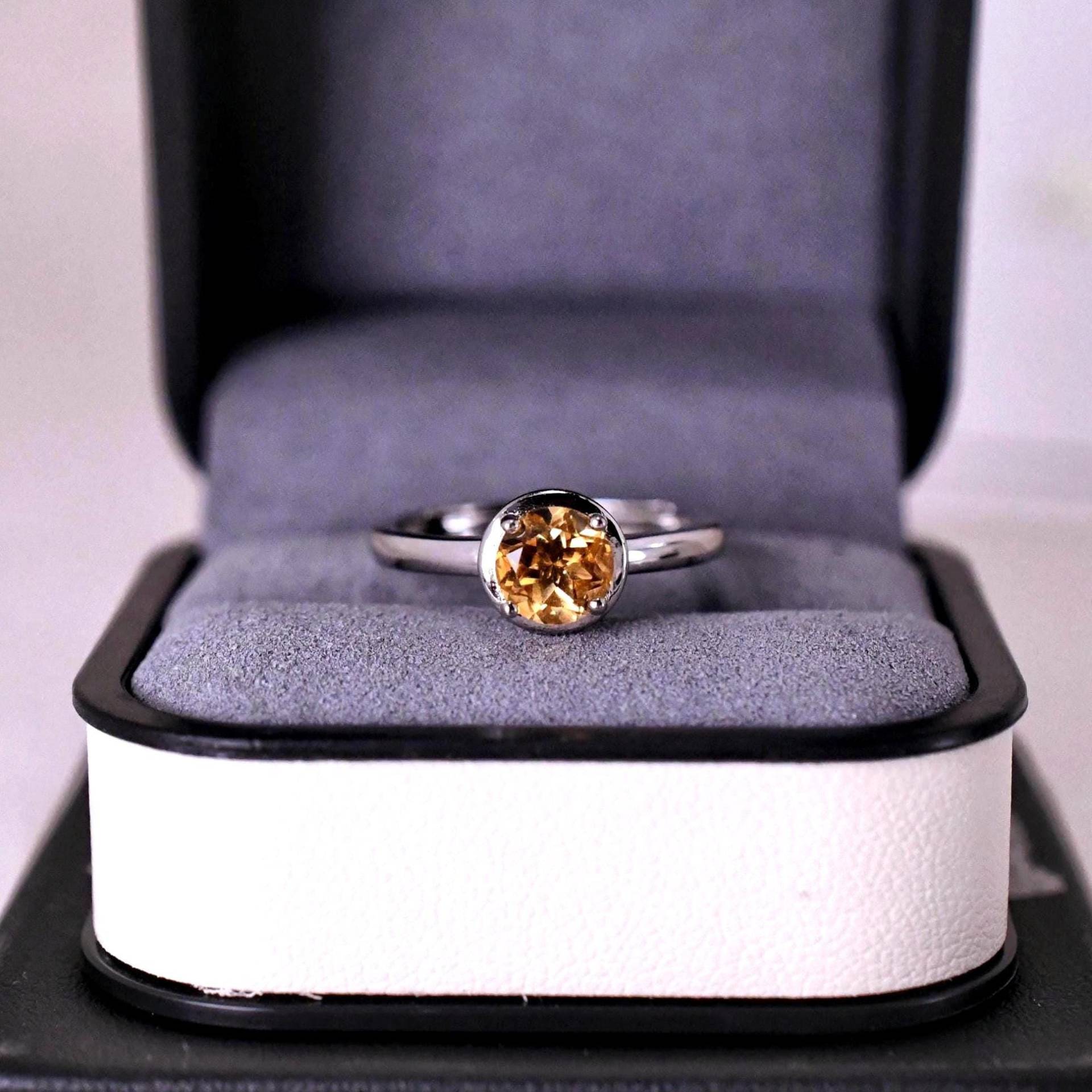 Citrin Ring, Echter Sterling Silber Solitär Dünner Verstellbar & Perfektes Geschenk Für Frau von JustringSJ