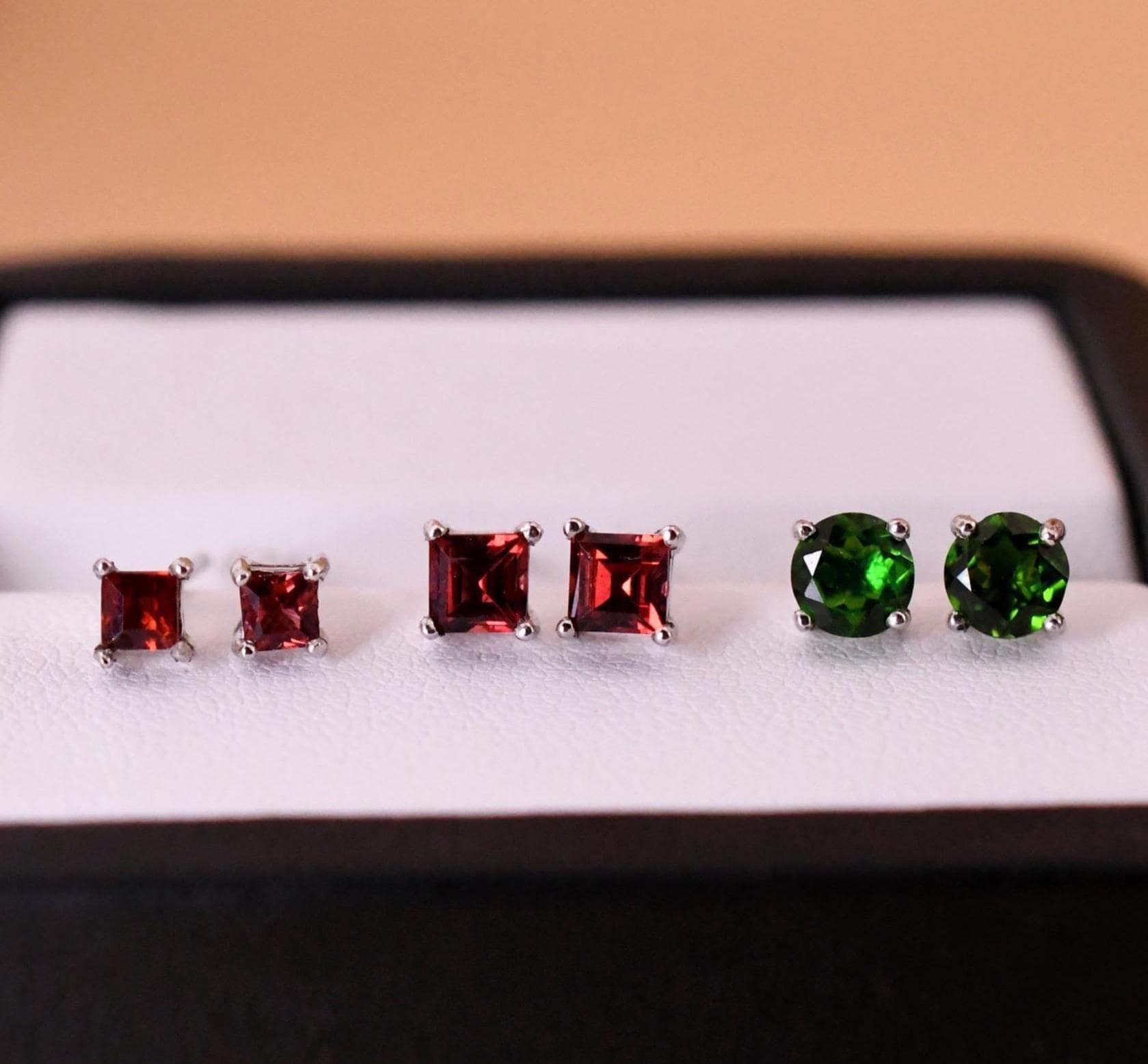Eckige Ohrstecker 925Er Silber Natürlicher Granat Und Diopsid Geburtsstein Ohrringe Perfektes Geschenk Für Sie von JustringSJ