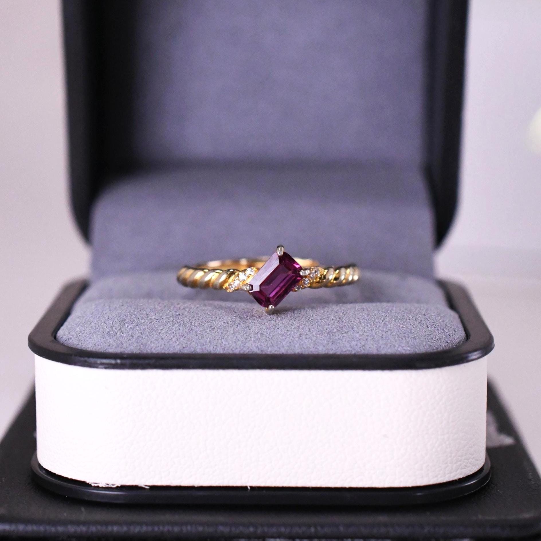 Exquisiter Natürlicher Granat Ring 18K Gelbgold-Veredelt 925Er Silberring Verstellbarer Geschenk Für Frau Exquisiter Natürlicher Granat Ring 18K Gelbgold-Veredelt 925Er Silberring Verstellbarer Geschenk Für Frau von JustringSJ