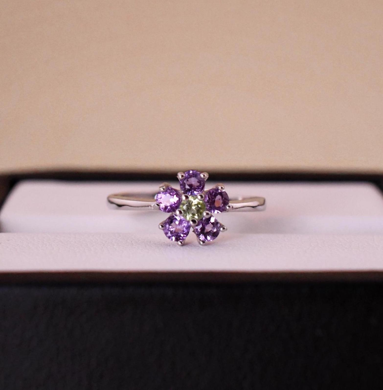 Gänseblümchen Ring Aus 925 Silber, 18K Weißgold Vergoldet - Verstellbarer Blumenring Mit Echtem Edelstein, Zarter Ring, Geschenk Der Natur Gänseblümchen Ring Aus 925 Silber, 18K Weißgold Vergoldet - Verstellbarer Blumenring Mit Echtem Edelstein, Zarter Ring, Geschenk Der Natur von JustringSJ