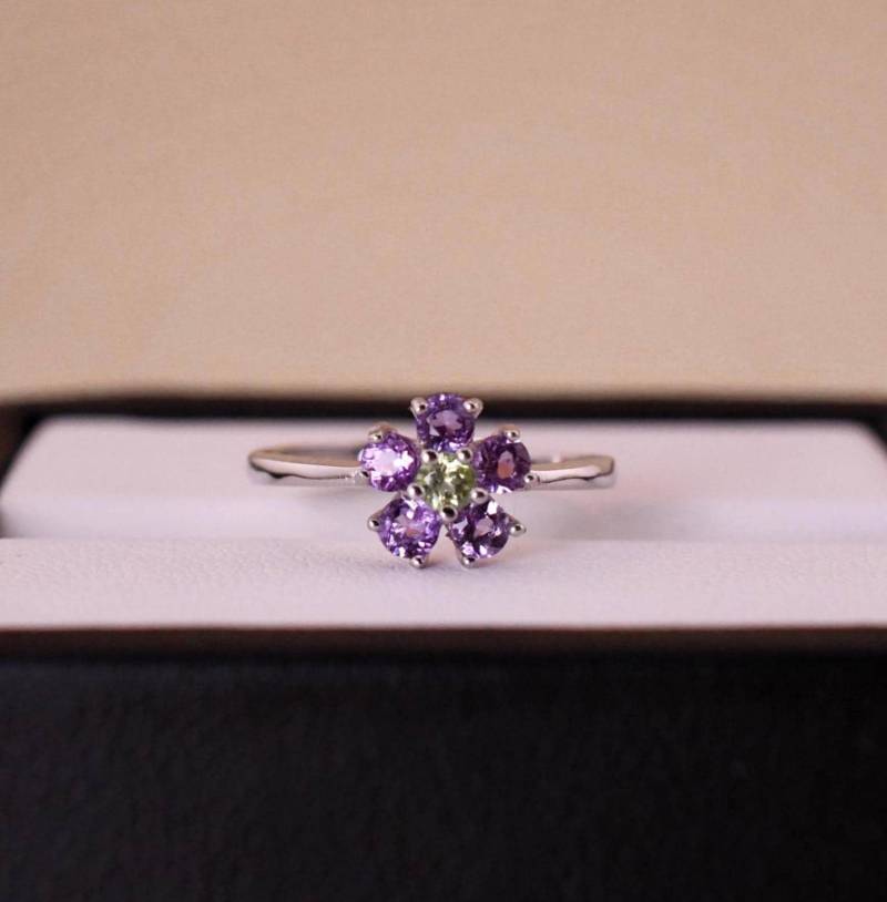 Gänseblümchen Ring Aus 925 Silber, 18K Weißgold Vergoldet - Verstellbarer Blumenring Mit Echtem Edelstein, Zarter Ring, Geschenk Der Natur Gänseblümchen Ring Aus 925 Silber, 18K Weißgold Vergoldet - Verstellbarer Blumenring Mit Echtem Edelstein, Zarter Ring, Geschenk Der Natur von JustringSJ