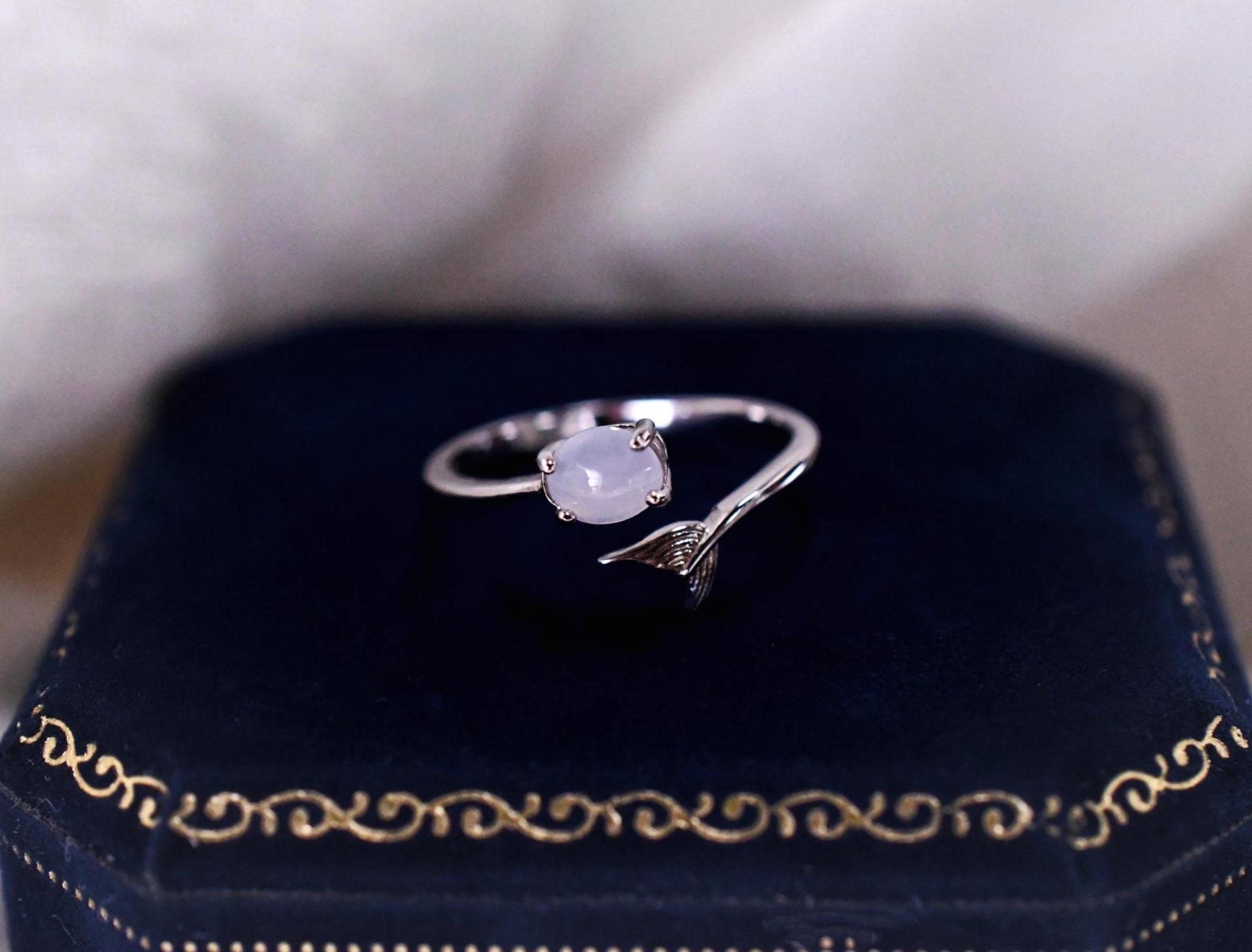 Meerjungfrauen-Jade-Ring Eleganter Jade-Ring Mit Verstellbarer Größe 925Er Silber Und 18K Weißgold Perfektes Geschenk Für Die Frau von JustringSJ