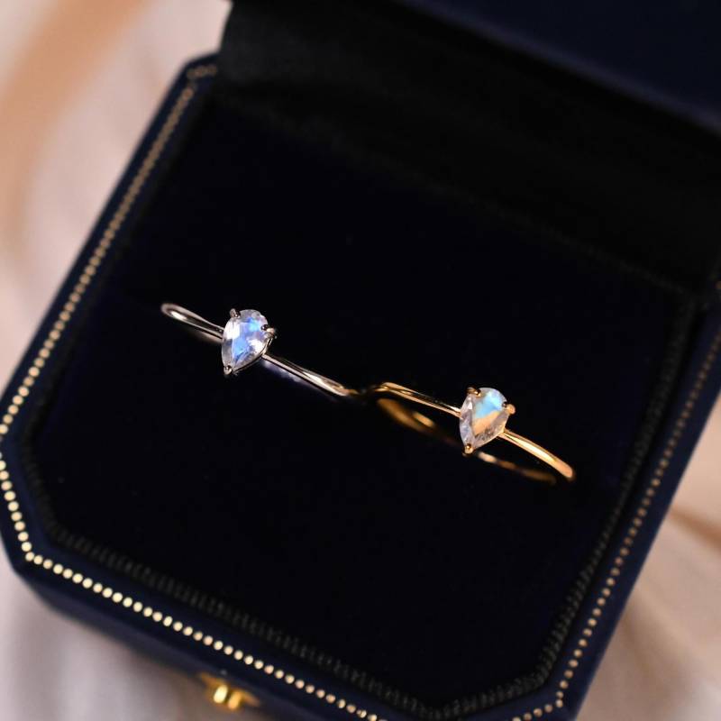 Mondstein Tropfen Ring Natürlicher Regenbogen-Mondstein 4×6 Mm 925 Silber Vergoldet Oder Weißvergoldet Verstellbarer von JustringSJ