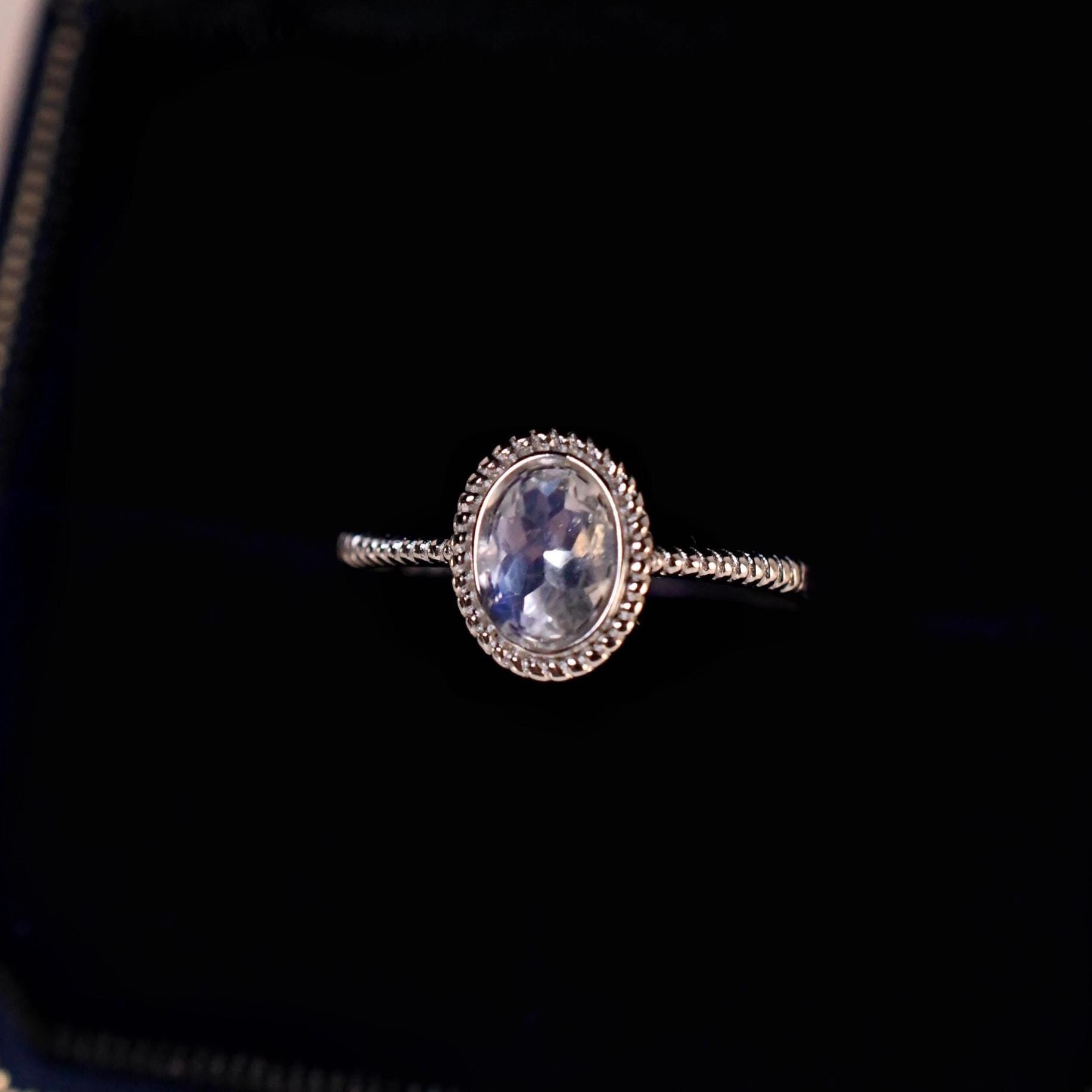 Natürlicher Mondstein-Blumen Ring Edelsteinring 925Er Silberring, Mit 18K Weißgold Vergoldet Verstellbarer Ring Geschenk Für Frau von JustringSJ