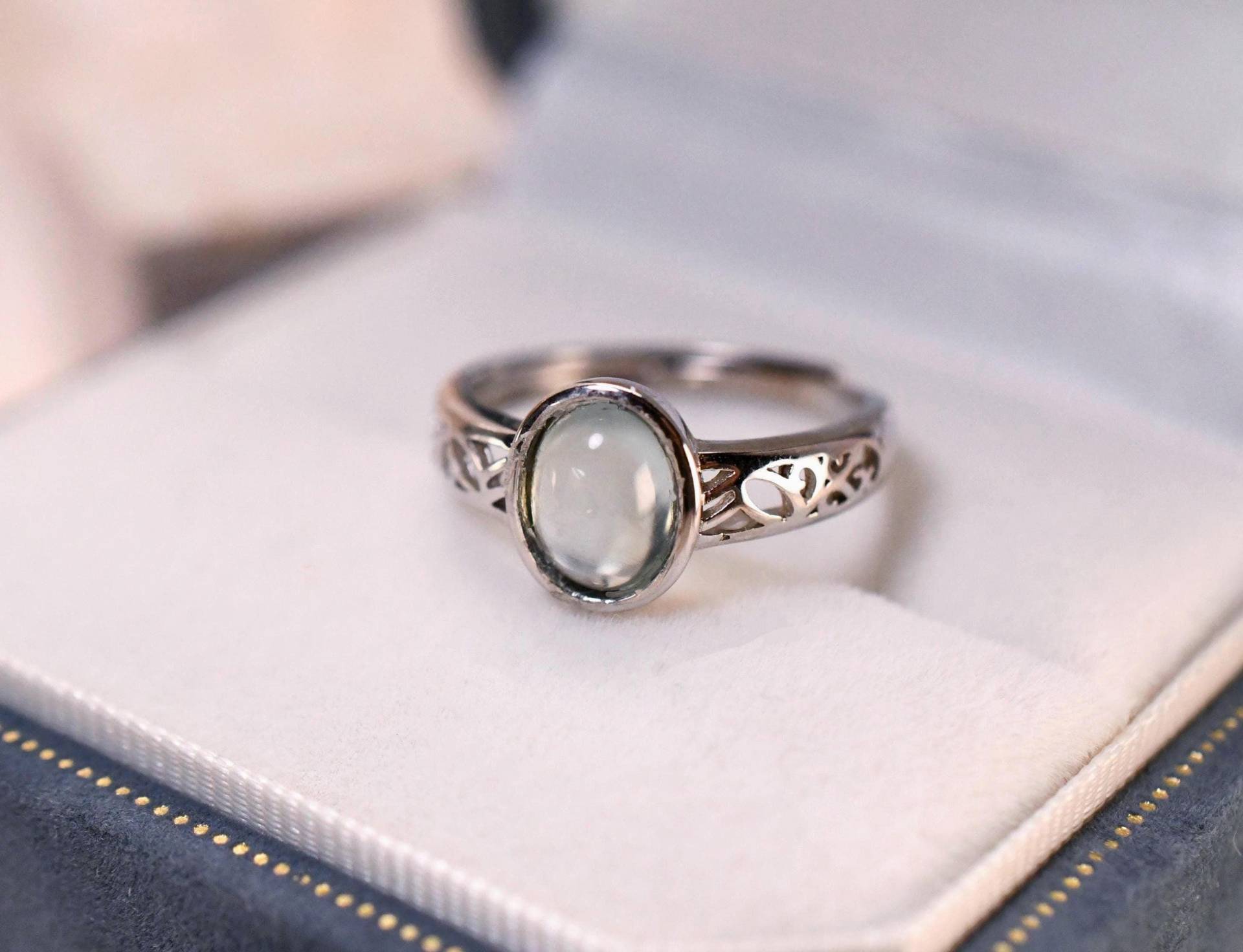 Prehnit Ring Natürlicher 6×8 Mm Zargenfassung 925 Silber Verstellbarer von JustringSJ