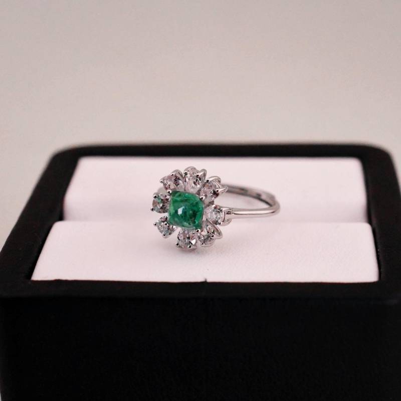 Smaragd - Gänseblümchen Ring Natürlicher Im Zuckerhut-Schliff 925 Silber Verstellbar Für Jeden Finger Perfektes Geschenk von JustringSJ
