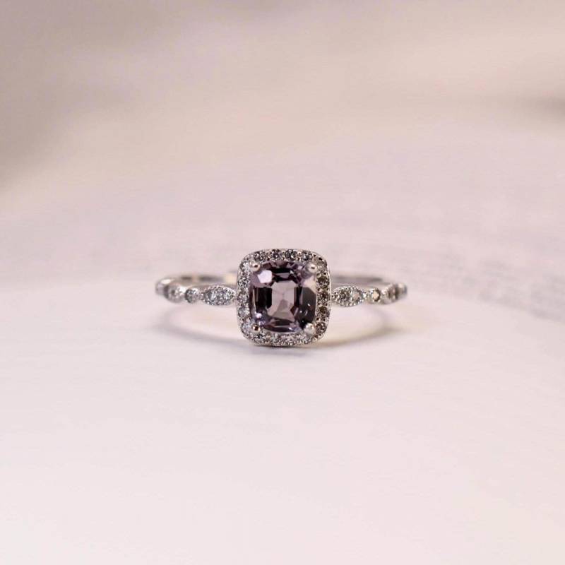 Spinell Ring Grau-Violetter Edelstein 925Er Silber Verstellbarer Cushion Cut Zarter Vintage Stil Geschenk Für Frau von JustringSJ
