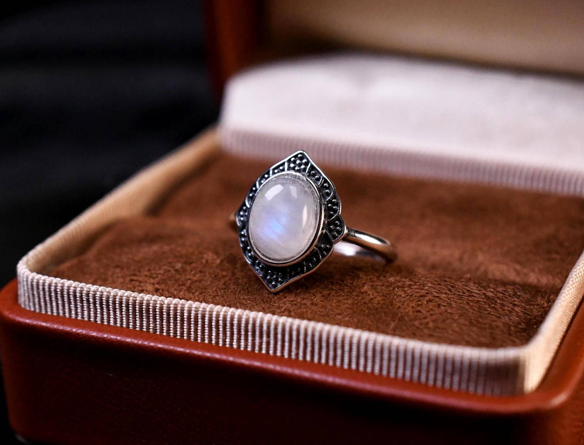 Weißer Labradorit-Schildring, Ovaler Labradorit-Ring Aus 925Er Silber, Antiken Stil Mit Natürlichem Labradorit, Größenverstellbar von JustringSJ