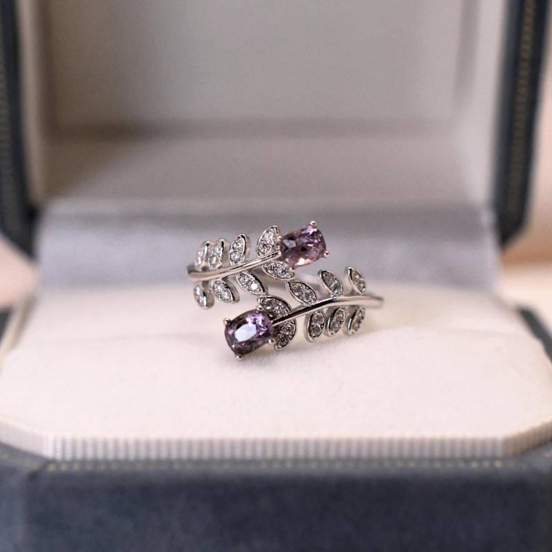 Zarter Doppel-Spinel Ring Naturstein Baumzweig Design Verstellbarer 925 Silber Lila Spinell Vintage Stil von JustringSJ