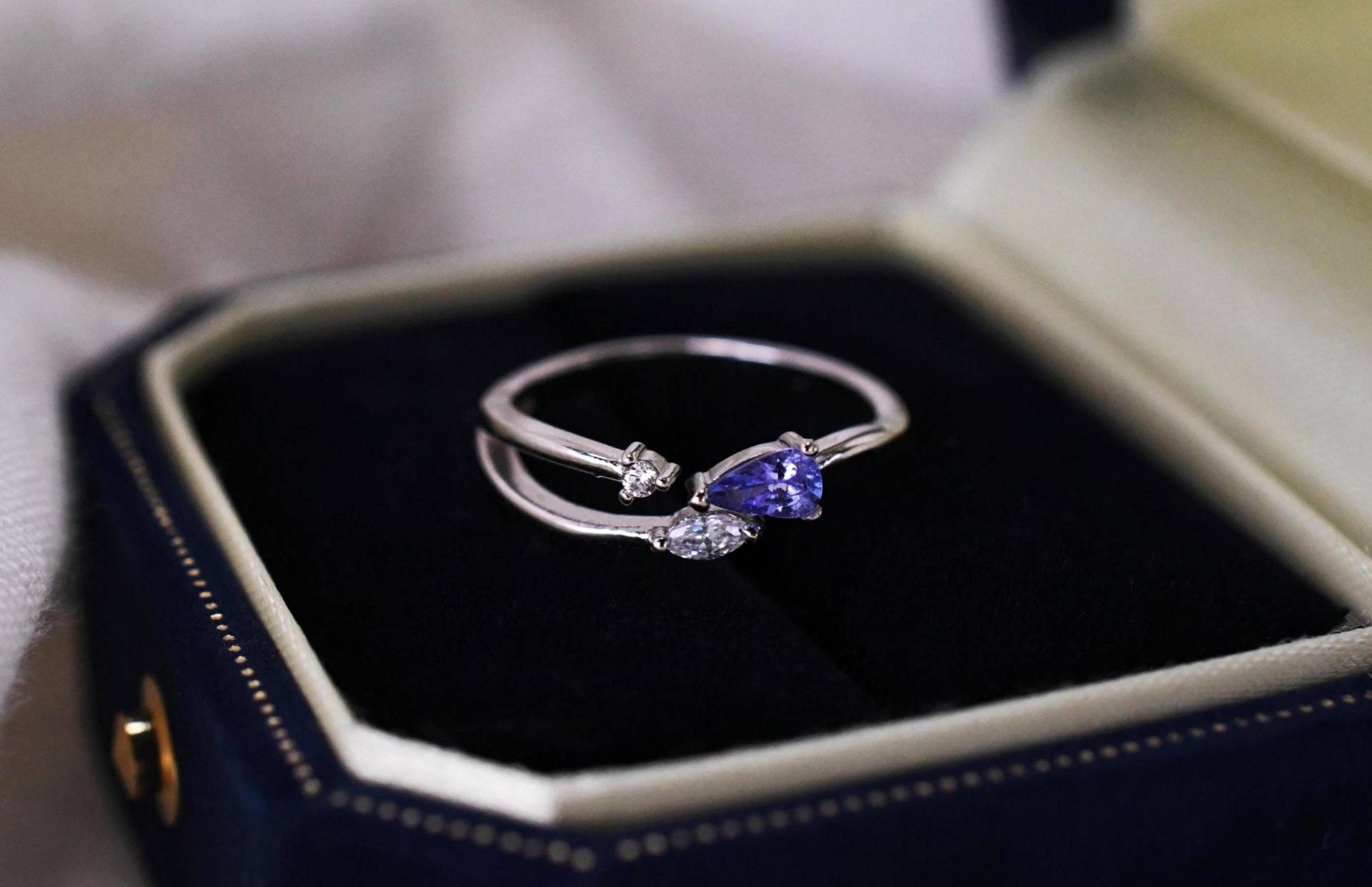 Zarter Tansanit-Ring Dreistein-Ring Mit Tropfenförmigen Natürlicher Tansanit 925Er Silber Offen Ring Geschenk Für Sie von JustringSJ