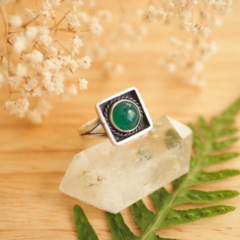 Retro -Stil Silberring Mit Grünem Achat, Grüner Stein Statementring, Großer Solitärring von JustynaKrupkowska