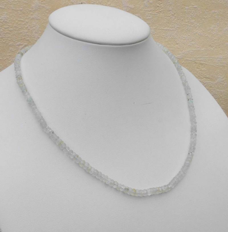 Echte Aquamarin Edelsteinkette 44cm Halskette - 4mm Facettierten Perlen Collier Echte Aquamarin Edelsteinkette 44cm Halskette - 4mm Facettierten Perlen Collier von Juttamar