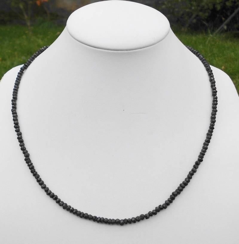Edelsteinkette-45cm Schwarz Spinell Halskette - 3, 5mm Facettierten Perlen Collier Edelsteinkette-45cm Schwarz Spinell Halskette - 3, 5mm Facettierten Perlen Collier von Juttamar