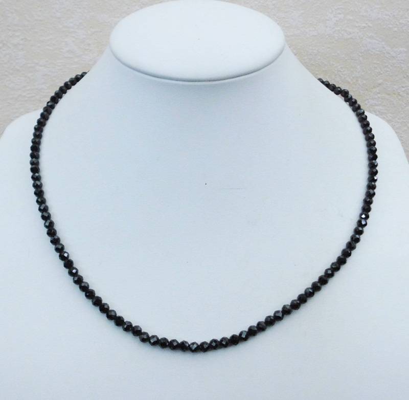 Edelsteinkette-47-50cm Schwarz Spinell Halskette - 4mm Fac. Perlen Collier von Juttamar