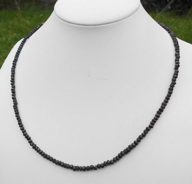 Edelsteinkette-47cm Schwarz Spinell Halskette - 3, 5-4mm Facettierten Perlen Collier Edelsteinkette-47cm Schwarz Spinell Halskette - 3, 5-4mm Facettierten Perlen Collier von Juttamar