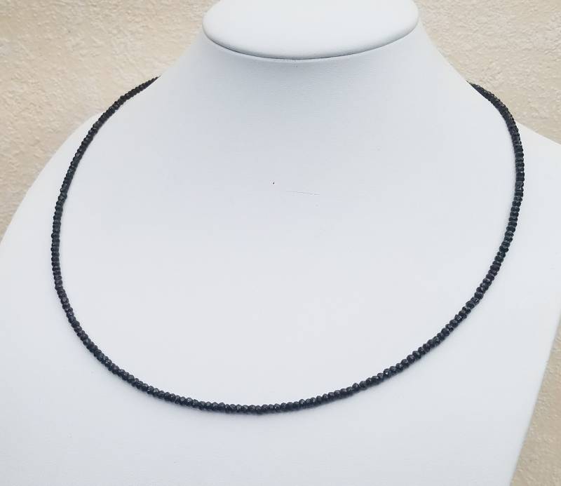 Edelsteinkette 55M Schwarz Spinell Halskette - 3mm Facettierten Perlen Collier Edelsteinkette 55M Schwarz Spinell Halskette - 3mm Facettierten Perlen Collier von Juttamar
