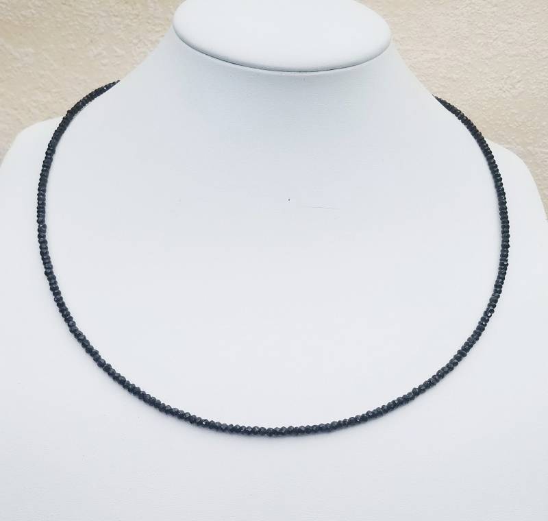 Edelsteinkette-50cm Schwarz Spinell Halskette - 2, 8-3mm Facettierten Perlen Collier Edelsteinkette-50cm Schwarz Spinell Halskette - 2, 8-3mm Facettierten Perlen Collier von Juttamar