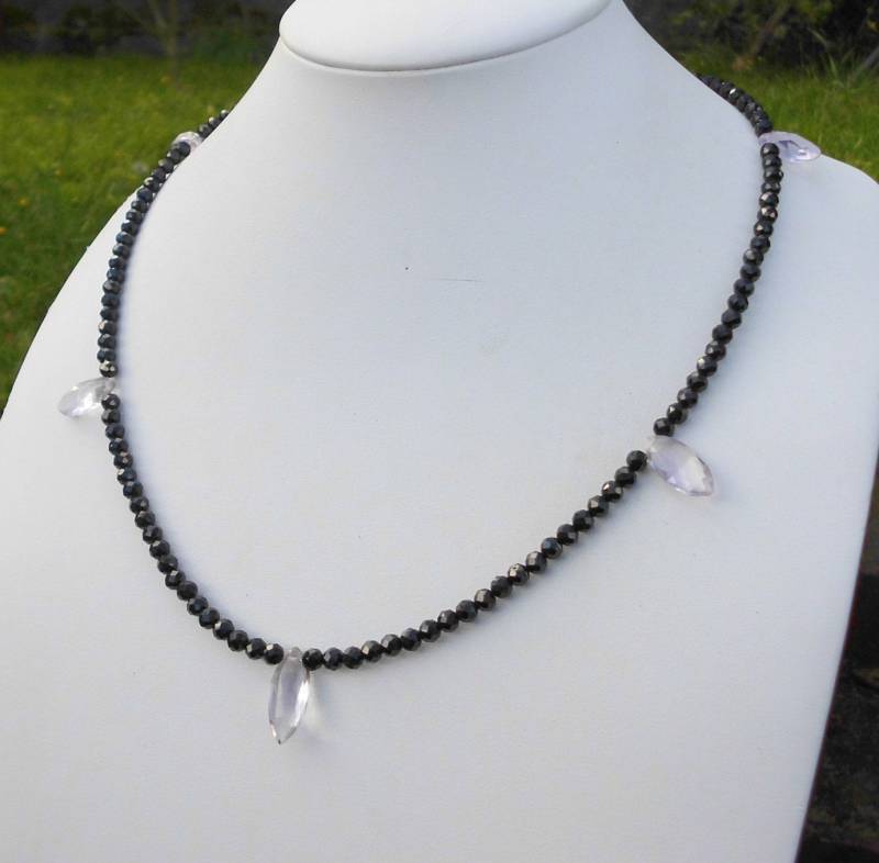 Edelsteinkette-50cm Schwarz Spinell Halskette - 4mm Facettierten Perlen Collier von Juttamar