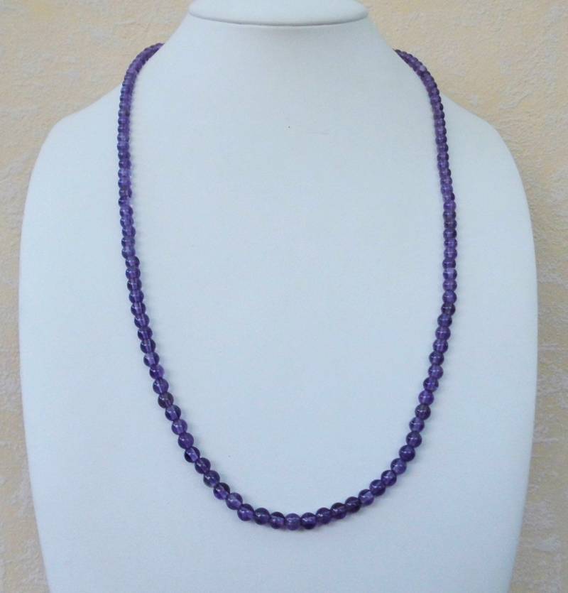 Edelsteinkette 53cm Amethyst Halskette Mit 4, 5-5mm Perlen Collier Edelsteinkette 53cm Amethyst Halskette Mit 4, 5-5mm Perlen Collier von Juttamar