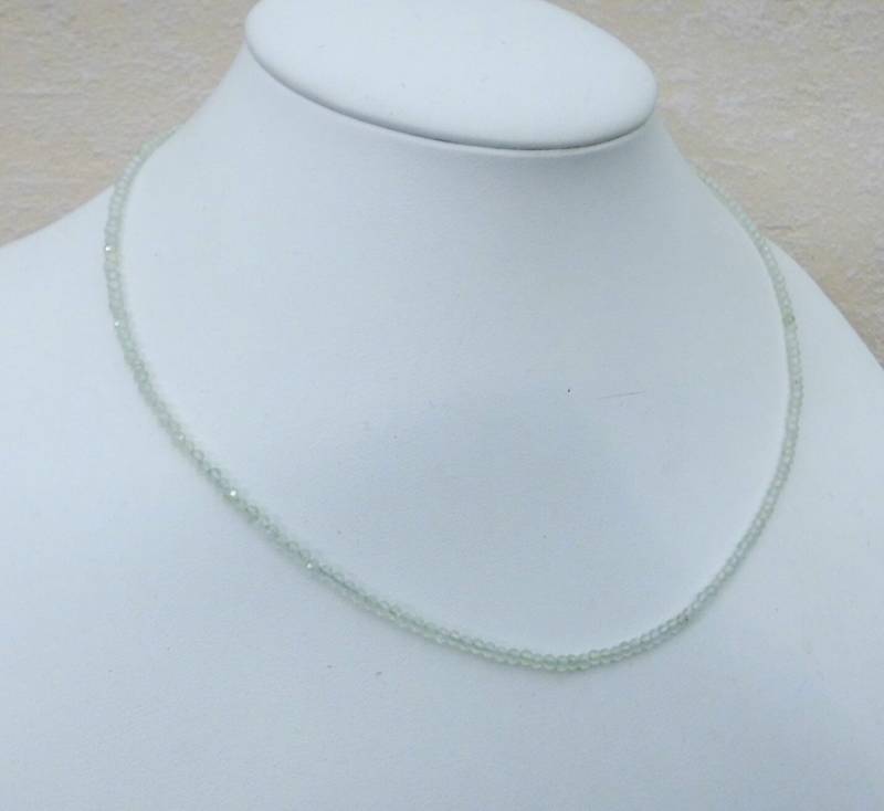 Edelsteinkette Grünquarz - 42-45cm Halskette 2, 2mm Facettierten Perlen Collier Edelsteinkette Grünquarz - 42-45cm Halskette 2, 2mm Facettierten Perlen Collier von Juttamar