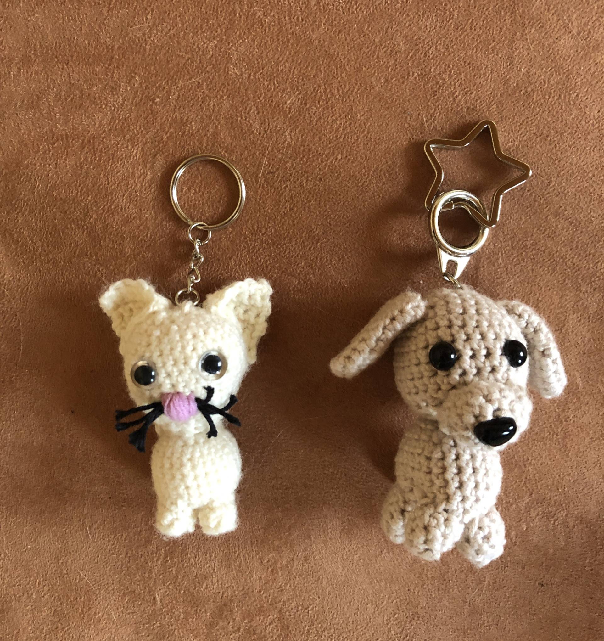 Niedlicher Schlüsselanhänger Hund Oder Katze, Kleines Mitbringsel Geschenk, Aus Wolle Gehäkelt, Personalisierbar von JuttasBoutique