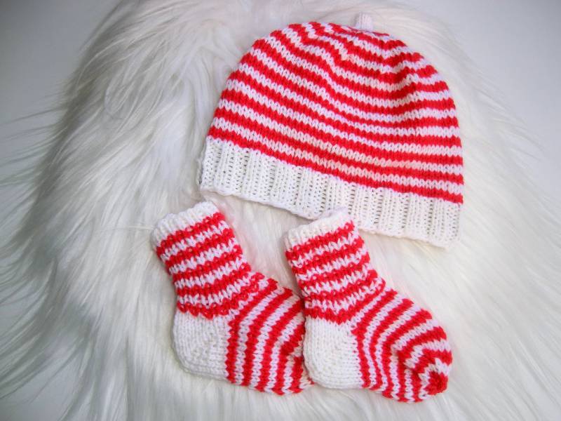 Babymütze Ku 34-38 cm, Babysöckchen 10 Babyset Aus 100 % Wolle | Merino Rot-Weiß, Handgestrickt, Erstlingsset, Geschenk Geburt, E622 von JuttasZauberStrick
