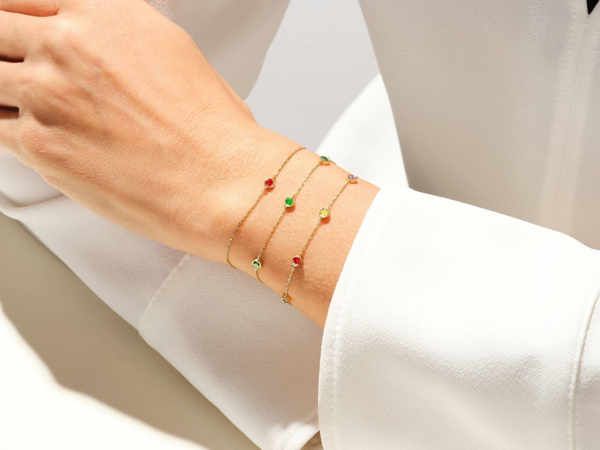 Gold Vermeil Smaragd Station Armband/Personalisiertes Familienarmband Multi Geburtsstein Personalisierte Geschenke Für Frauen von Juvalin