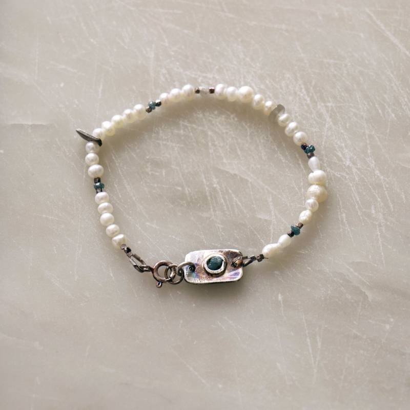 Blaue Rohdiamanten Und Perlen Armband - Einzigartiges von JuvelartoMano